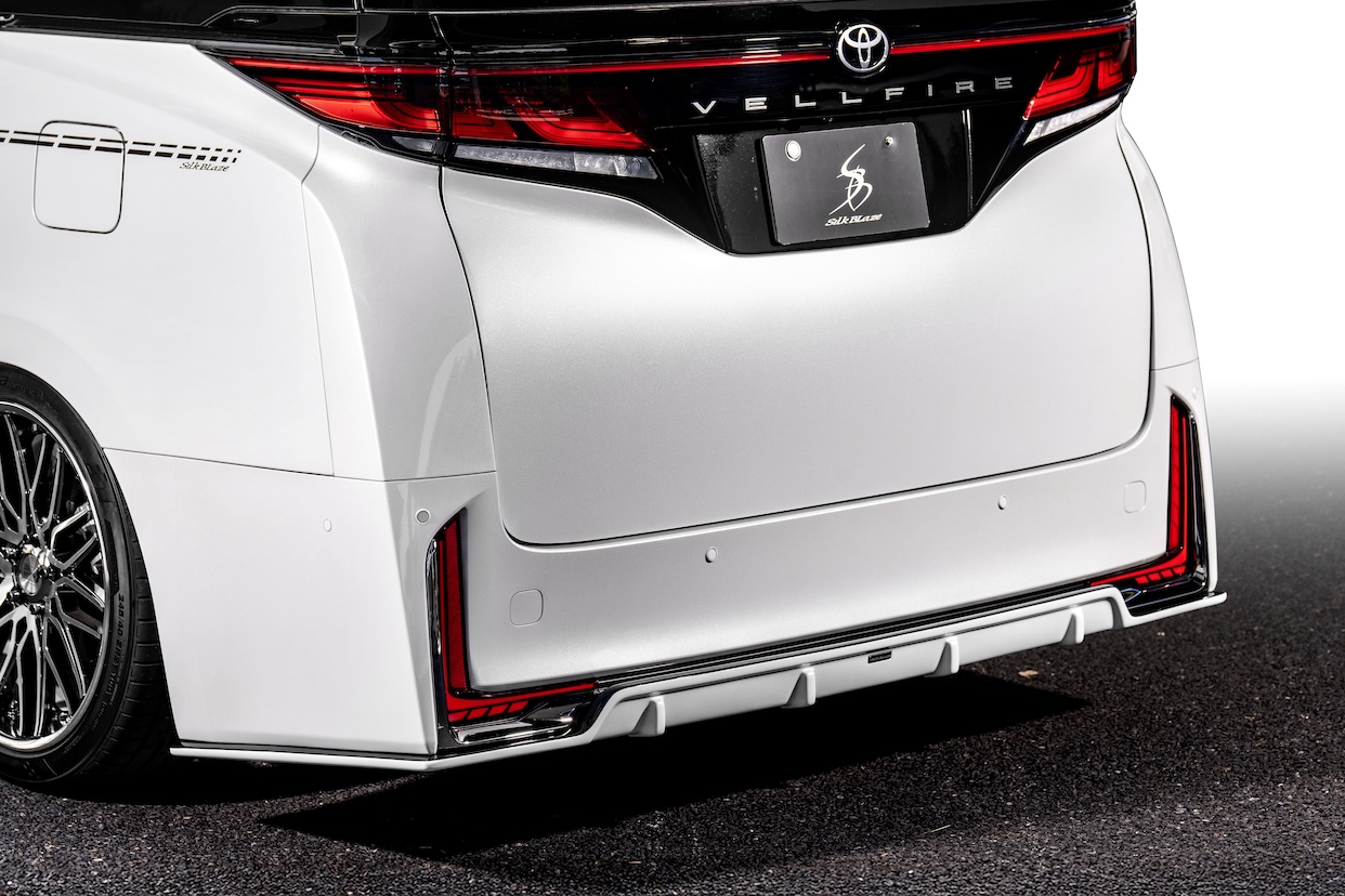 リアフラップスポイラー