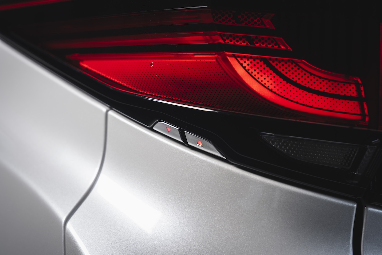 LEDサイドパワーバックドアスイッチ | シルクブレイズセレクトアイテム