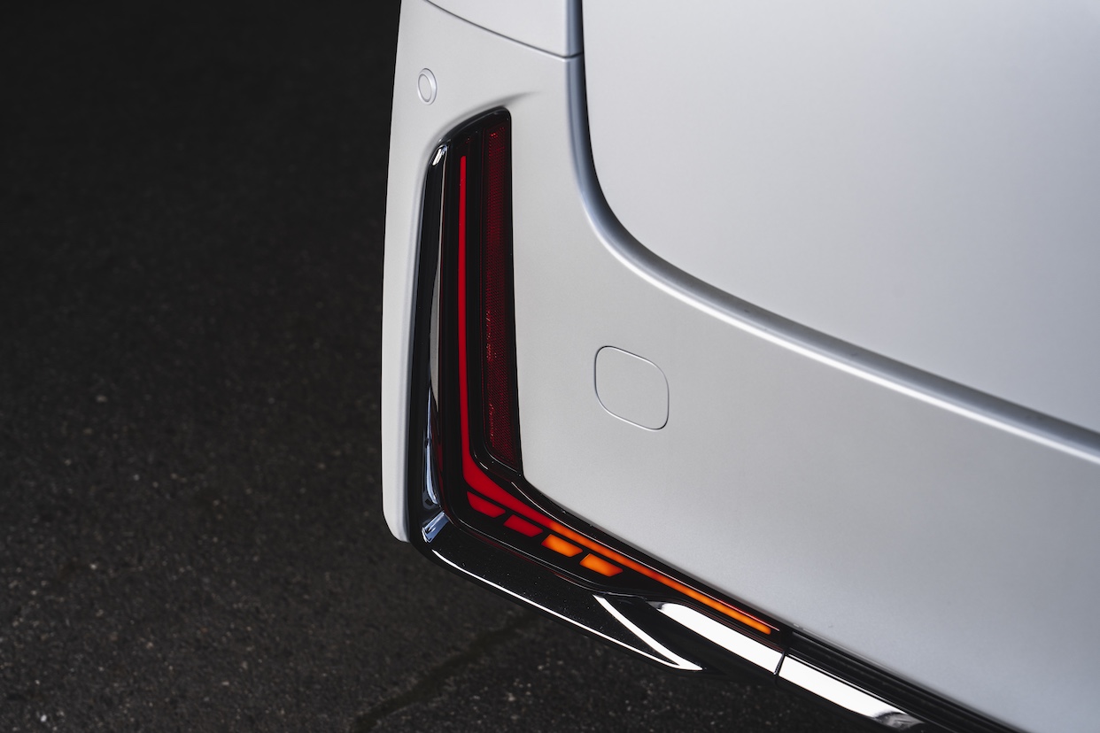 ウィンカー点灯 (シーケンシャル)